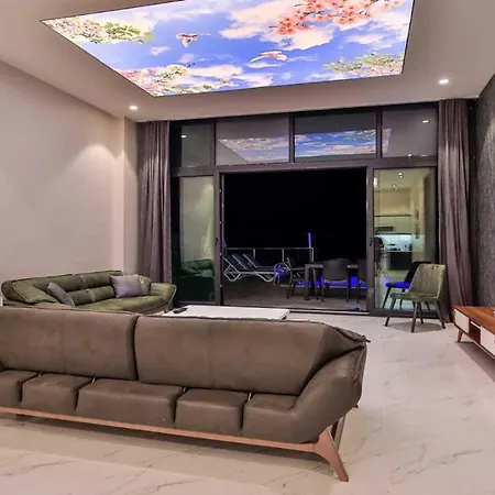 Villa Thomas *